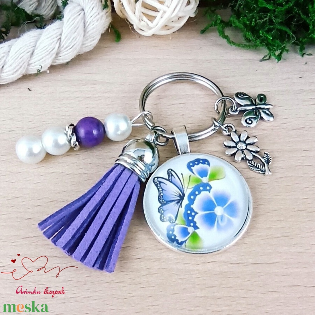Pillangós virágmintás üveglencsés kulcstartó lila bojttal � romantikus ajándék nőknek - táska & tok - kulcstartó & táskadísz - kulcstartó - Meska.hu