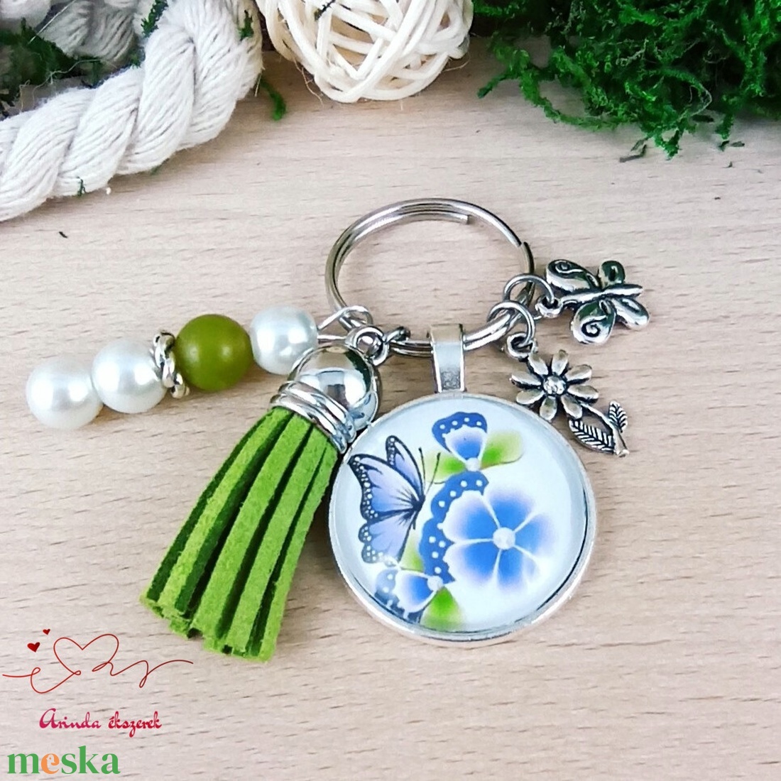 Pillangós virágmintás üveglencsés kulcstartó zöld bojttal � természet ihlette ajándék nőknek - táska & tok - kulcstartó & táskadísz - kulcstartó - Meska.hu