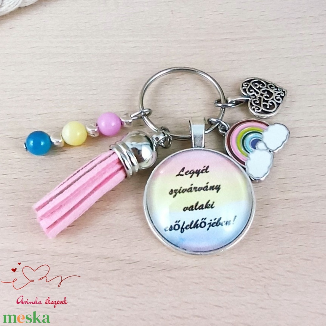 Legyél szivárvány valaki esőfelhőjében motivációs kulcstartó rózsaszín bojttal � inspiráló ajándék - táska & tok - kulcstartó & táskadísz - kulcstartó - Meska.hu