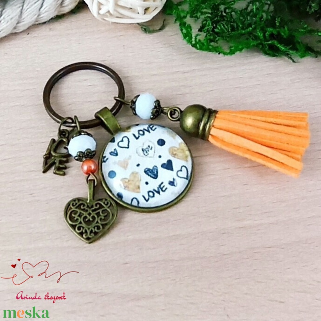 LOVE feliratos üveglencsés kulcstartó narancs bojttal � romantikus ajándék nőknek - táska & tok - kulcstartó & táskadísz - kulcstartó - Meska.hu