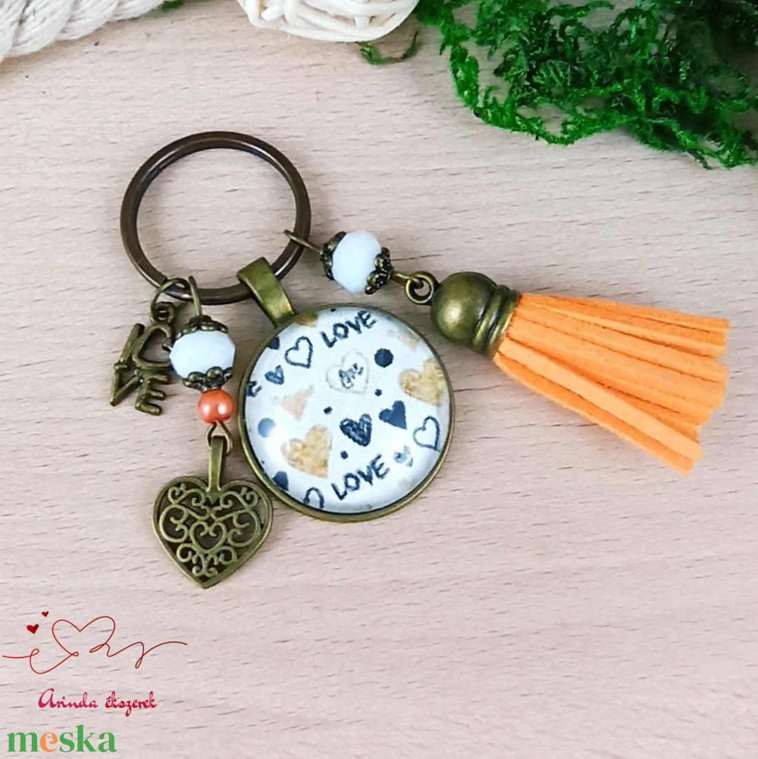 LOVE feliratos üveglencsés kulcstartó narancs bojttal � romantikus ajándék nőknek - táska & tok - kulcstartó & táskadísz - kulcstartó - Meska.hu