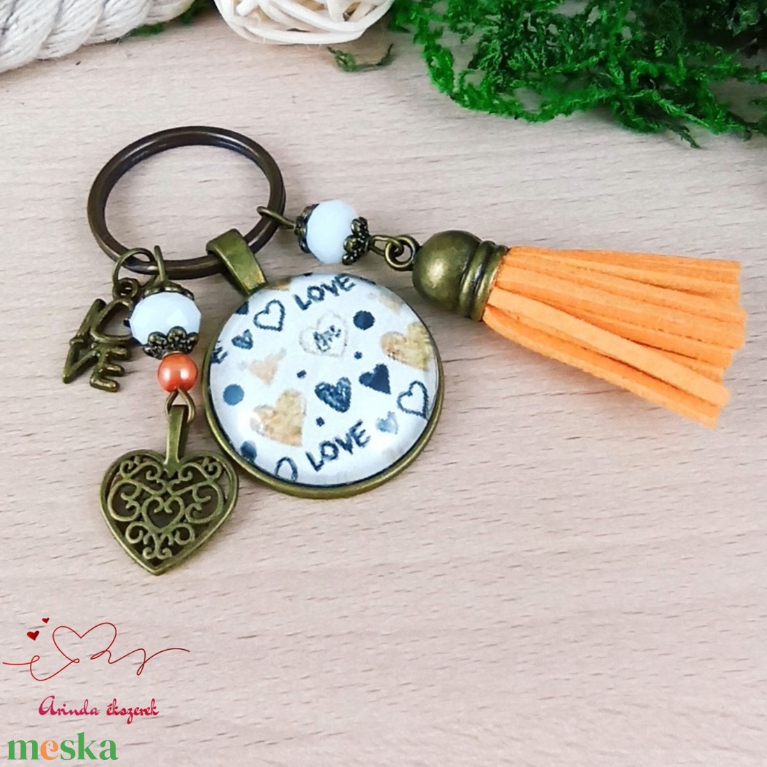 LOVE feliratos üveglencsés kulcstartó narancs bojttal � romantikus ajándék nőknek - táska & tok - kulcstartó & táskadísz - kulcstartó - Meska.hu