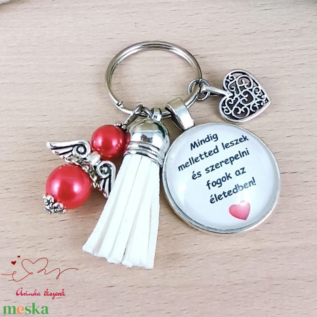 Mindig melletted leszek üveglencsés kulcstartó fehér bojttal � szívhez szóló ajándék szeretteidnek - táska & tok - kulcstartó & táskadísz - kulcstartó - Meska.hu