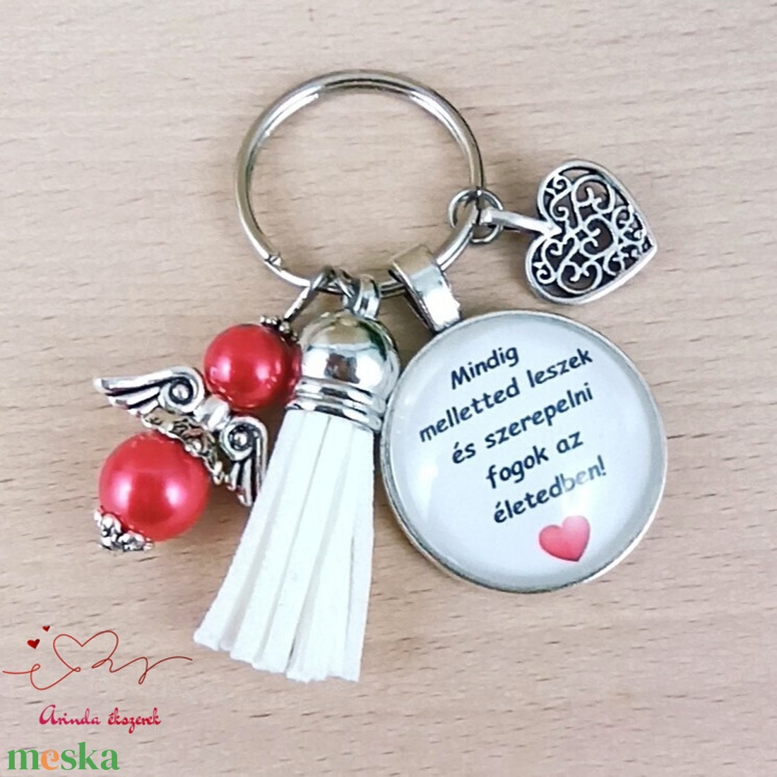 Mindig melletted leszek üveglencsés kulcstartó fehér bojttal � szívhez szóló ajándék szeretteidnek - táska & tok - kulcstartó & táskadísz - kulcstartó - Meska.hu