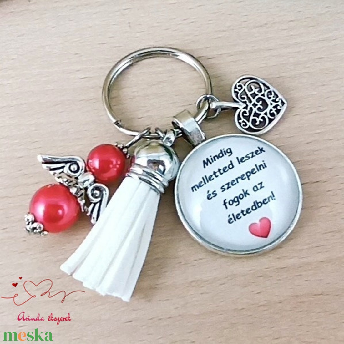 Mindig melletted leszek üveglencsés kulcstartó fehér bojttal � szívhez szóló ajándék szeretteidnek - táska & tok - kulcstartó & táskadísz - kulcstartó - Meska.hu