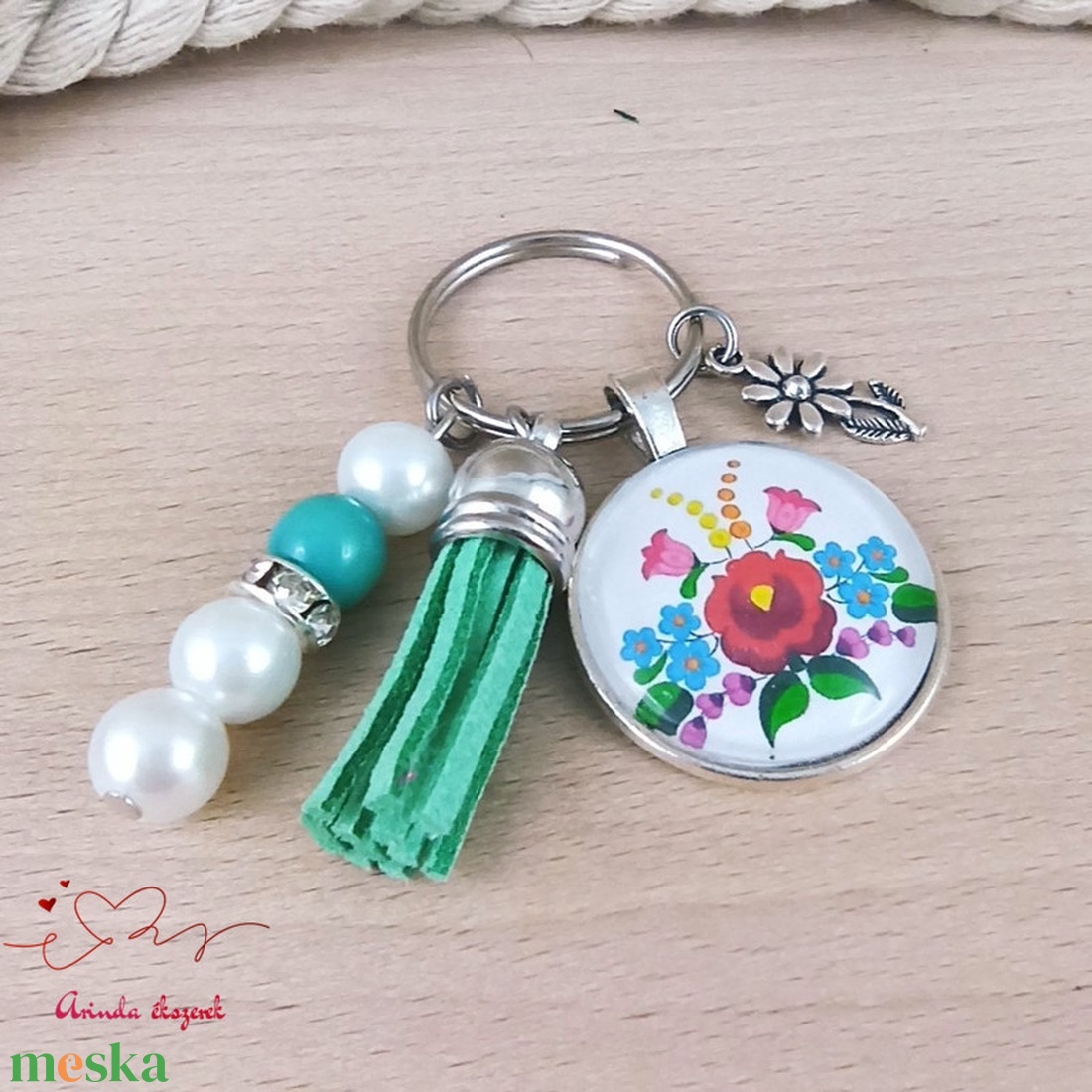 Magyaros népi virágmintás üveglencsés kulcstartó zöld bojttal � különleges ajándék nőknek - táska & tok - kulcstartó & táskadísz - kulcstartó - Meska.hu