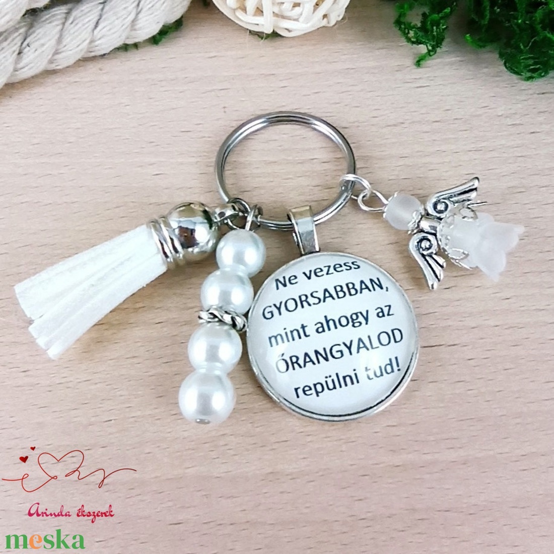 Ne vezess gyorsabban angyalos üveglencsés kulcstartó fehér bojttal � autós ajándék - táska & tok - kulcstartó & táskadísz - kulcstartó - Meska.hu