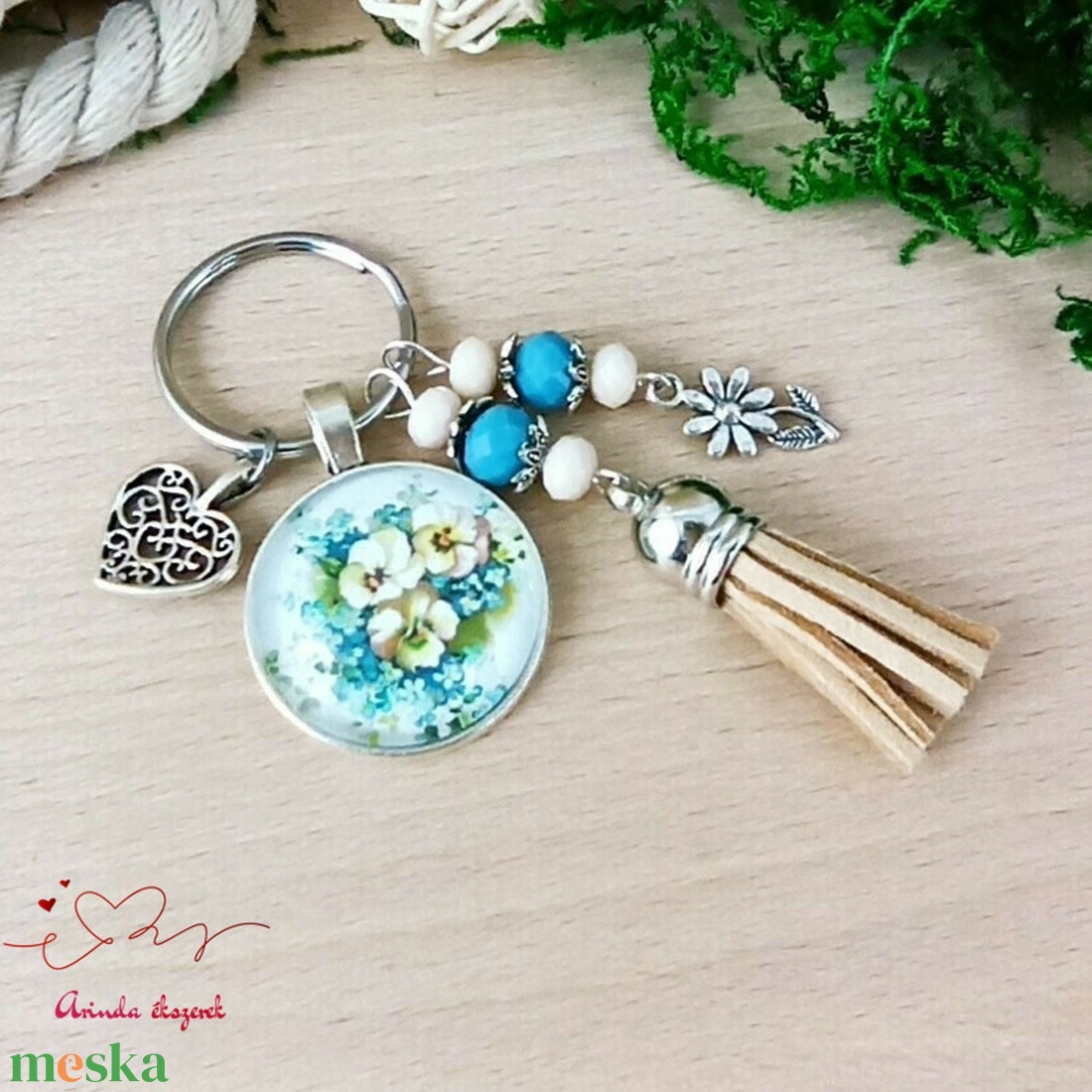 Nefelejcs virágmintás üveglencsés kulcstartó bézs bojttal � szívhez szóló ajándék nőknek - táska & tok - kulcstartó & táskadísz - kulcstartó - Meska.hu