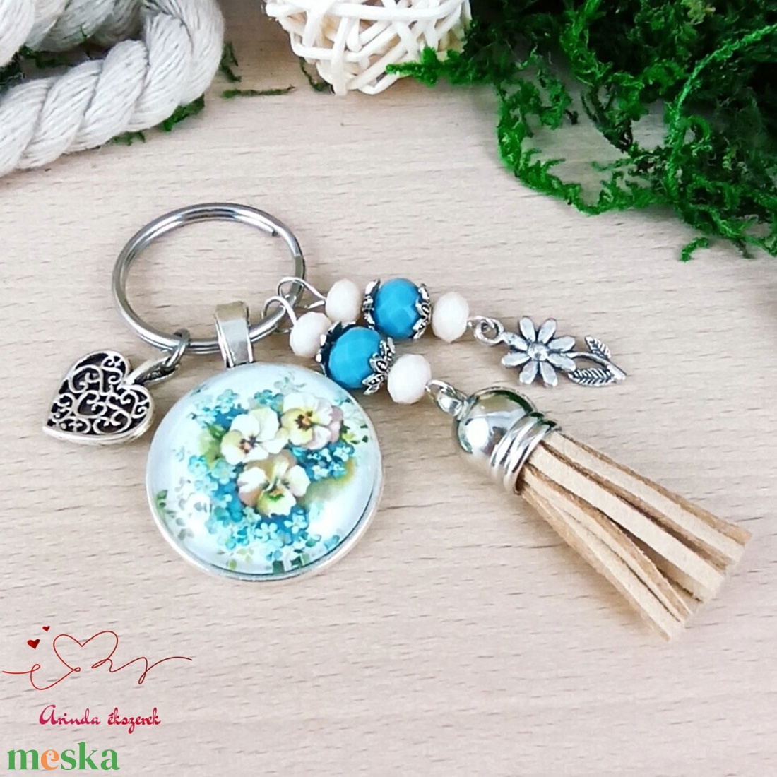 Nefelejcs virágmintás üveglencsés kulcstartó bézs bojttal � szívhez szóló ajándék nőknek - táska & tok - kulcstartó & táskadísz - kulcstartó - Meska.hu