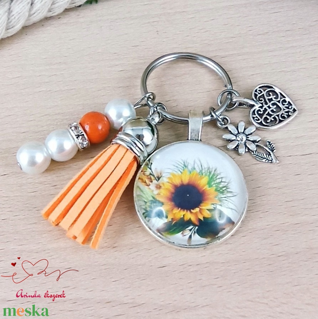 Napraforgó mintás üveglencsés kulcstartó narancs bojttal � vidám nyári ajándék nőknek - táska & tok - kulcstartó & táskadísz - kulcstartó - Meska.hu