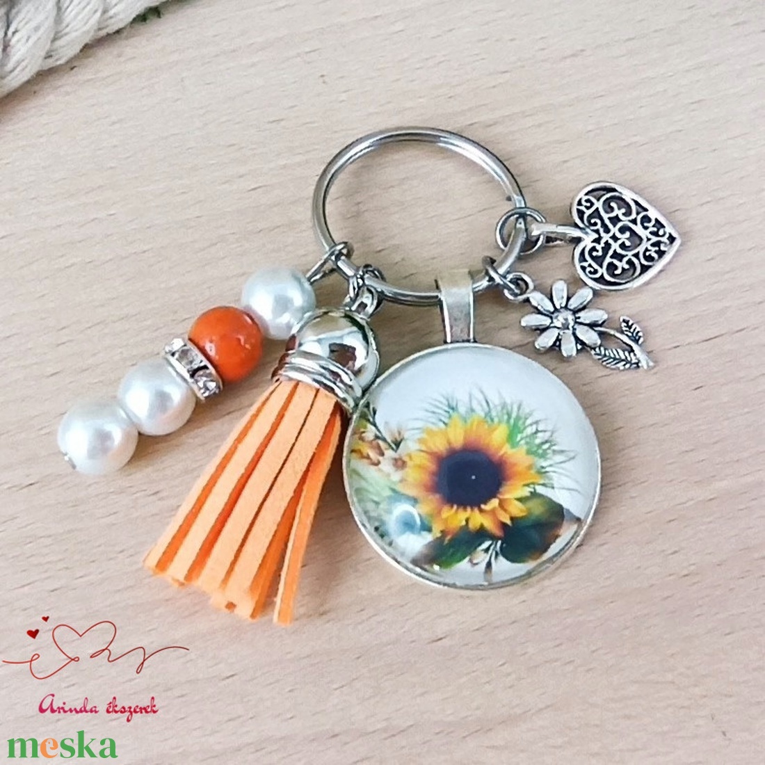 Napraforgó mintás üveglencsés kulcstartó narancs bojttal � vidám nyári ajándék nőknek - táska & tok - kulcstartó & táskadísz - kulcstartó - Meska.hu