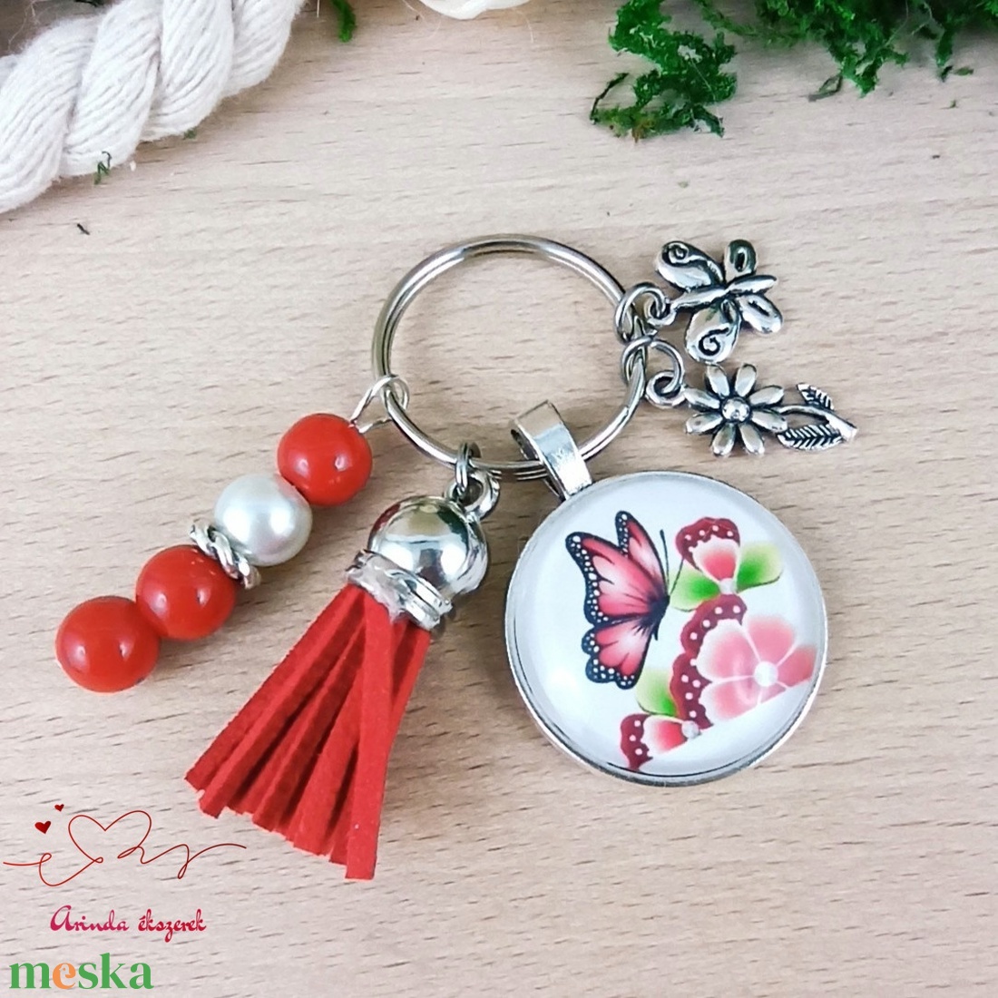 Pillangós virágmintás üveglencsés kulcstartó piros bojttal � nőies ajándék - táska & tok - kulcstartó & táskadísz - kulcstartó - Meska.hu