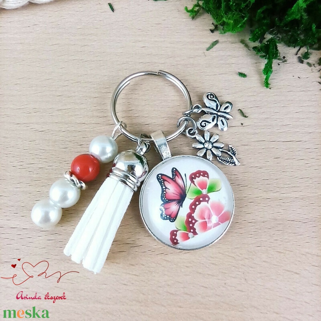 Pillangós virágmintás üveglencsés kulcstartó fehér bojttal � nőies ajándék - táska & tok - kulcstartó & táskadísz - kulcstartó - Meska.hu