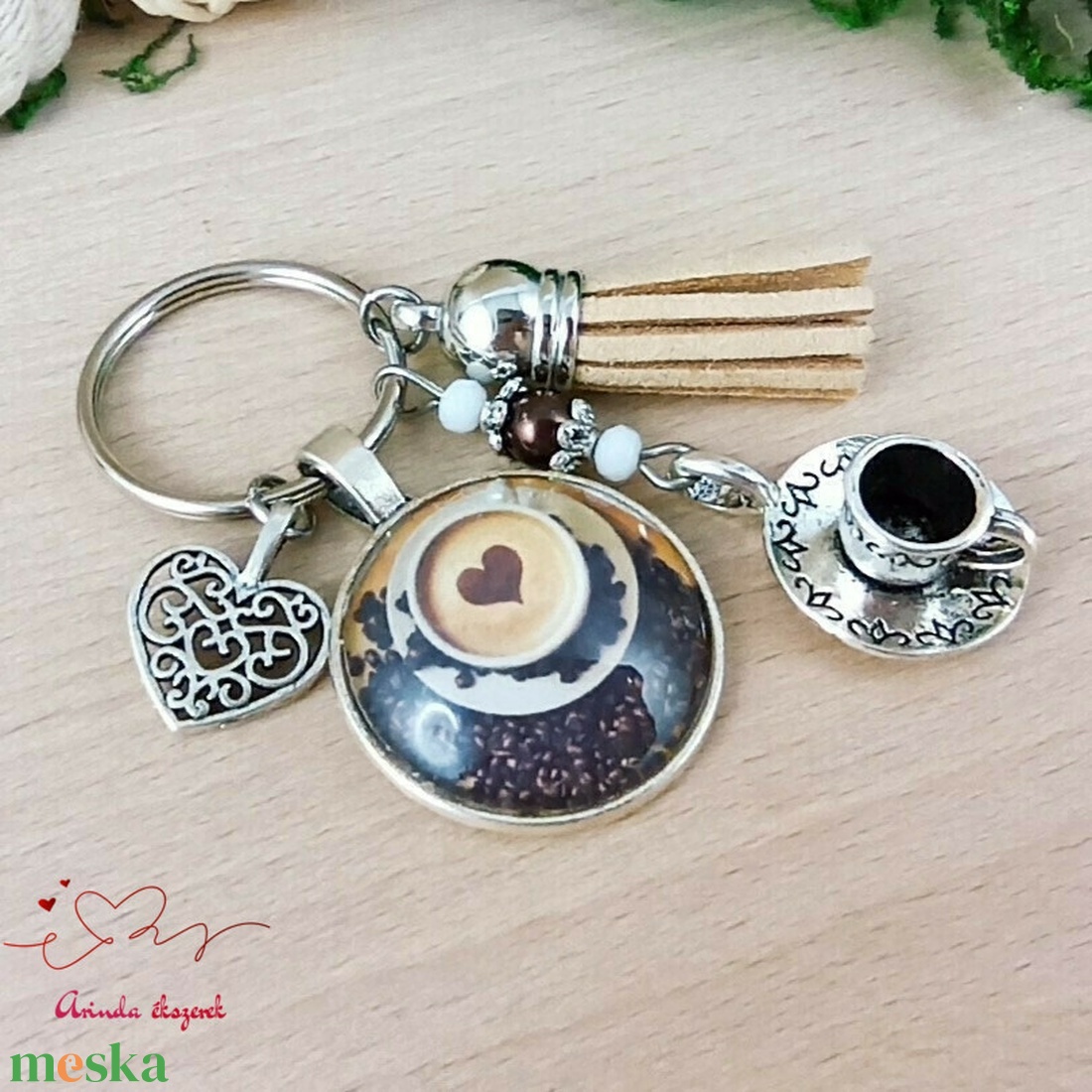 Reggeli energia � kávés üveglencsés kulcstartó bézs bojttal, ajándék kávéimádóknak - táska & tok - kulcstartó & táskadísz - kulcstartó - Meska.hu