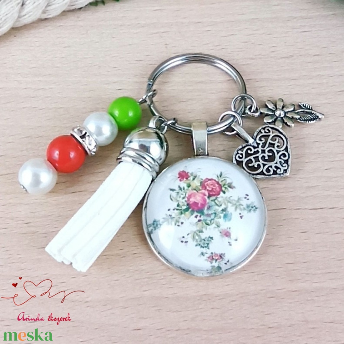 Vintage rózsalugas üveglencsés kulcstartó fehér bojttal � elegáns virágos ajándék nőknek - táska & tok - kulcstartó & táskadísz - kulcstartó - Meska.hu