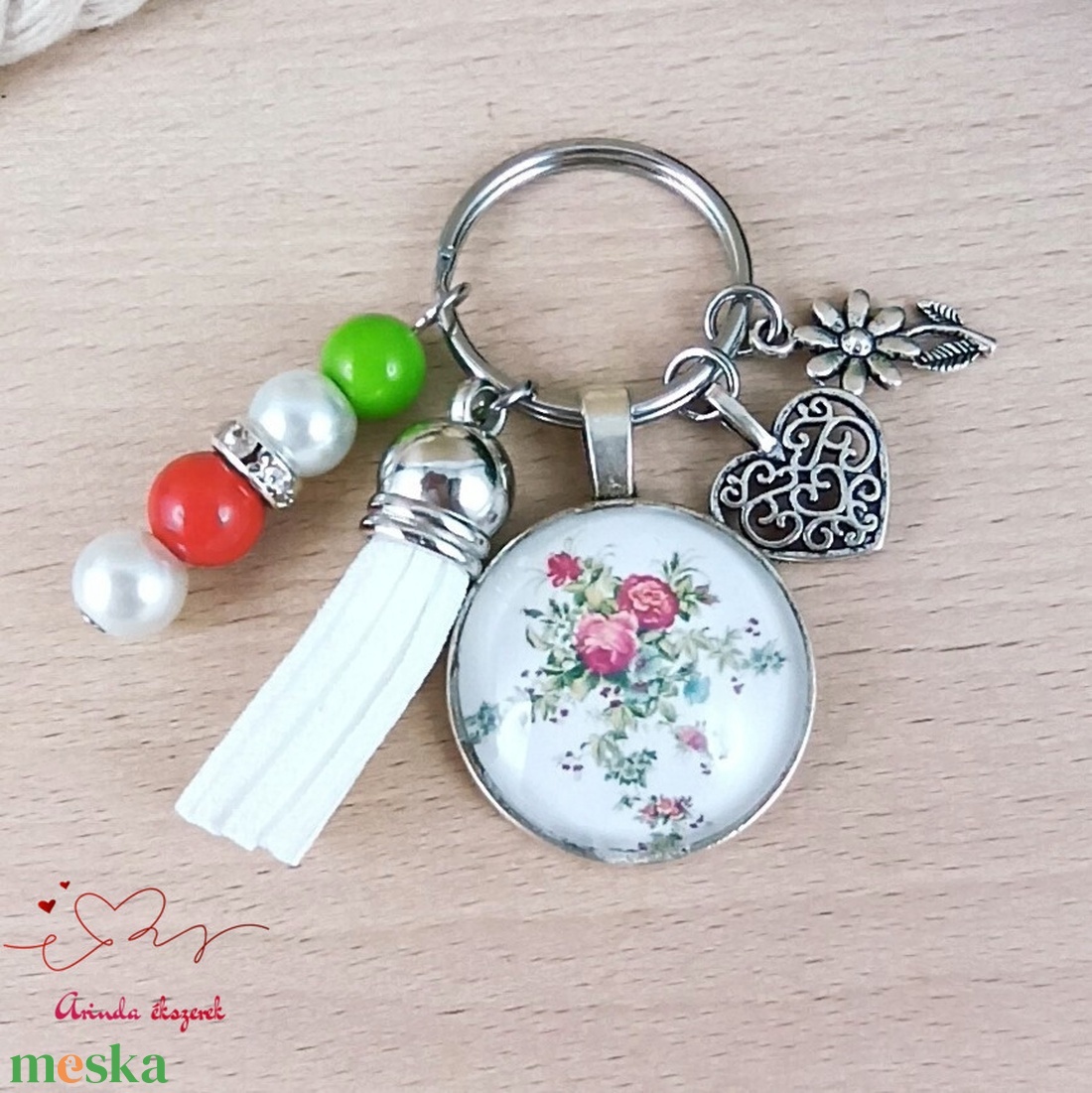 Vintage rózsalugas üveglencsés kulcstartó fehér bojttal � elegáns virágos ajándék nőknek - táska & tok - kulcstartó & táskadísz - kulcstartó - Meska.hu