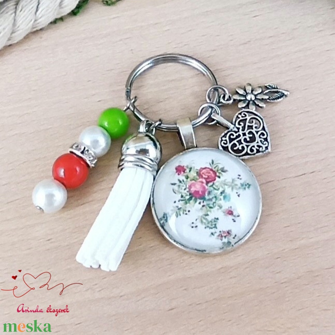 Vintage rózsalugas üveglencsés kulcstartó fehér bojttal � elegáns virágos ajándék nőknek - táska & tok - kulcstartó & táskadísz - kulcstartó - Meska.hu