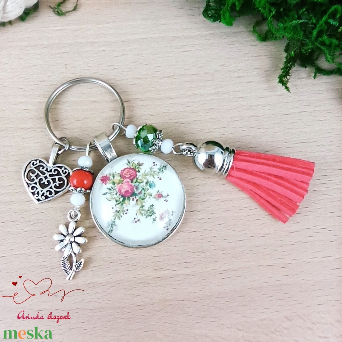 Vintage rózsalugas üveglencsés kulcstartó piros bojttal � elegáns virágos ajándék nőknek - táska & tok - kulcstartó & táskadísz - kulcstartó - Meska.hu