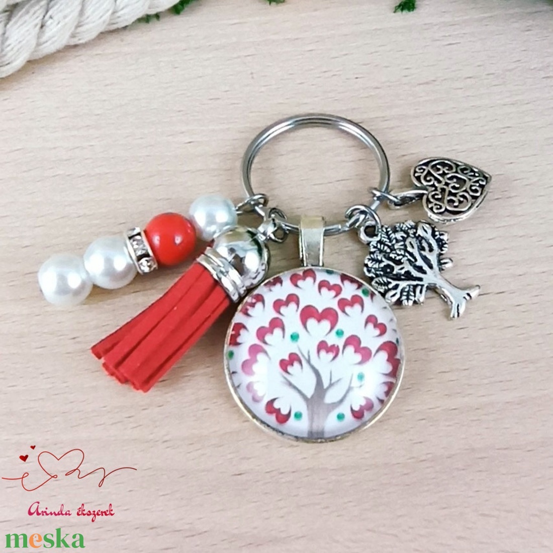 Szív életfa üveglencsés kulcstartó piros bojttal � szeretet ajándék nőknek - táska & tok - kulcstartó & táskadísz - kulcstartó - Meska.hu