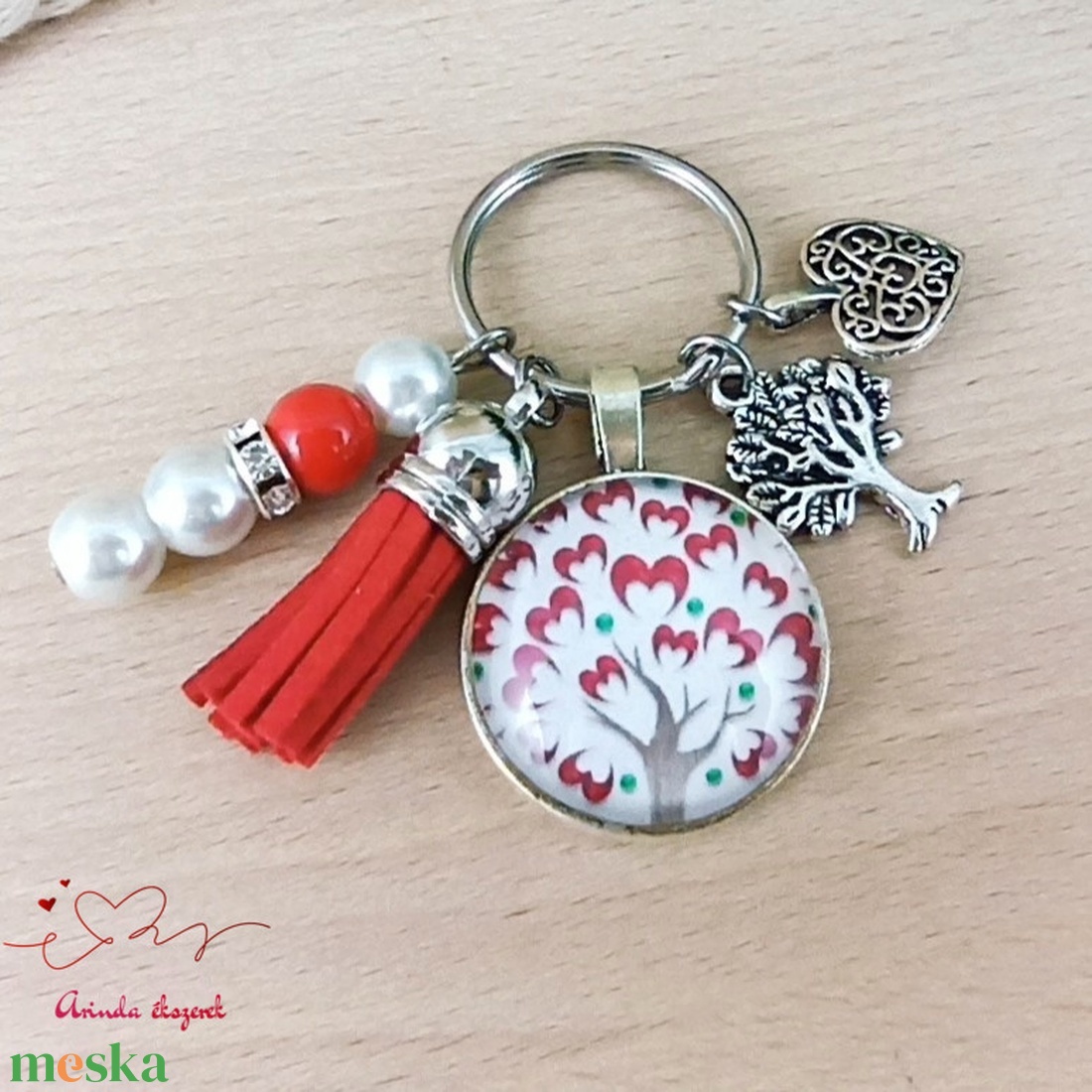 Szív életfa üveglencsés kulcstartó piros bojttal � szeretet ajándék nőknek - táska & tok - kulcstartó & táskadísz - kulcstartó - Meska.hu