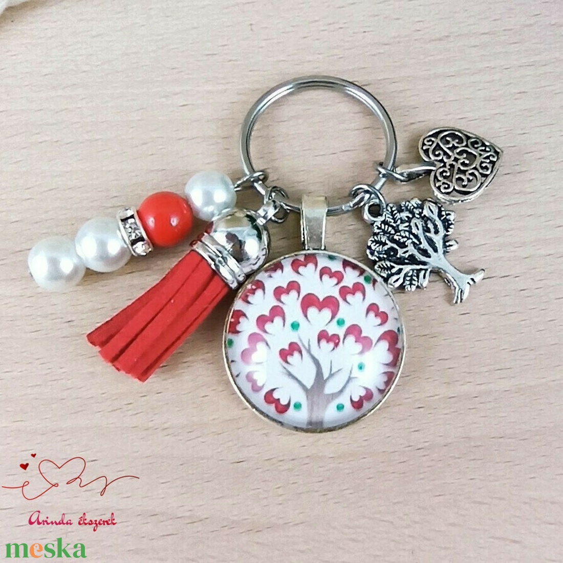 Szív életfa üveglencsés kulcstartó piros bojttal � szeretet ajándék nőknek - táska & tok - kulcstartó & táskadísz - kulcstartó - Meska.hu