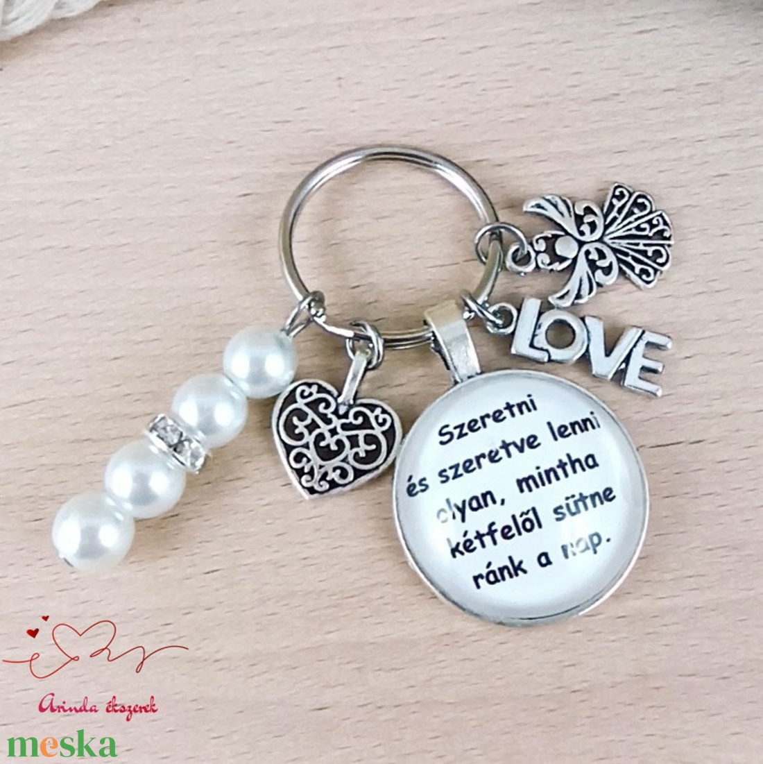 Szeretni és szeretve lenni idézetes üveglencsés kulcstartó � romantikus ajándék LOVE medállal - táska & tok - kulcstartó & táskadísz - kulcstartó - Meska.hu