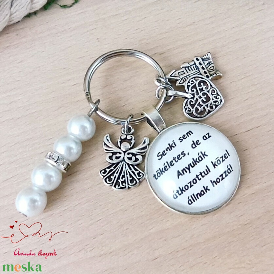 Senki sem tökéletes, de az Anyukák idézetes üveglencsés kulcstartó � ajándék anyának - táska & tok - kulcstartó & táskadísz - kulcstartó - Meska.hu