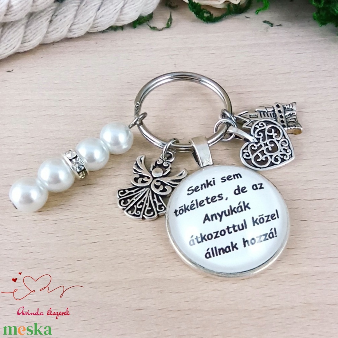Senki sem tökéletes, de az Anyukák idézetes üveglencsés kulcstartó � ajándék anyának - táska & tok - kulcstartó & táskadísz - kulcstartó - Meska.hu