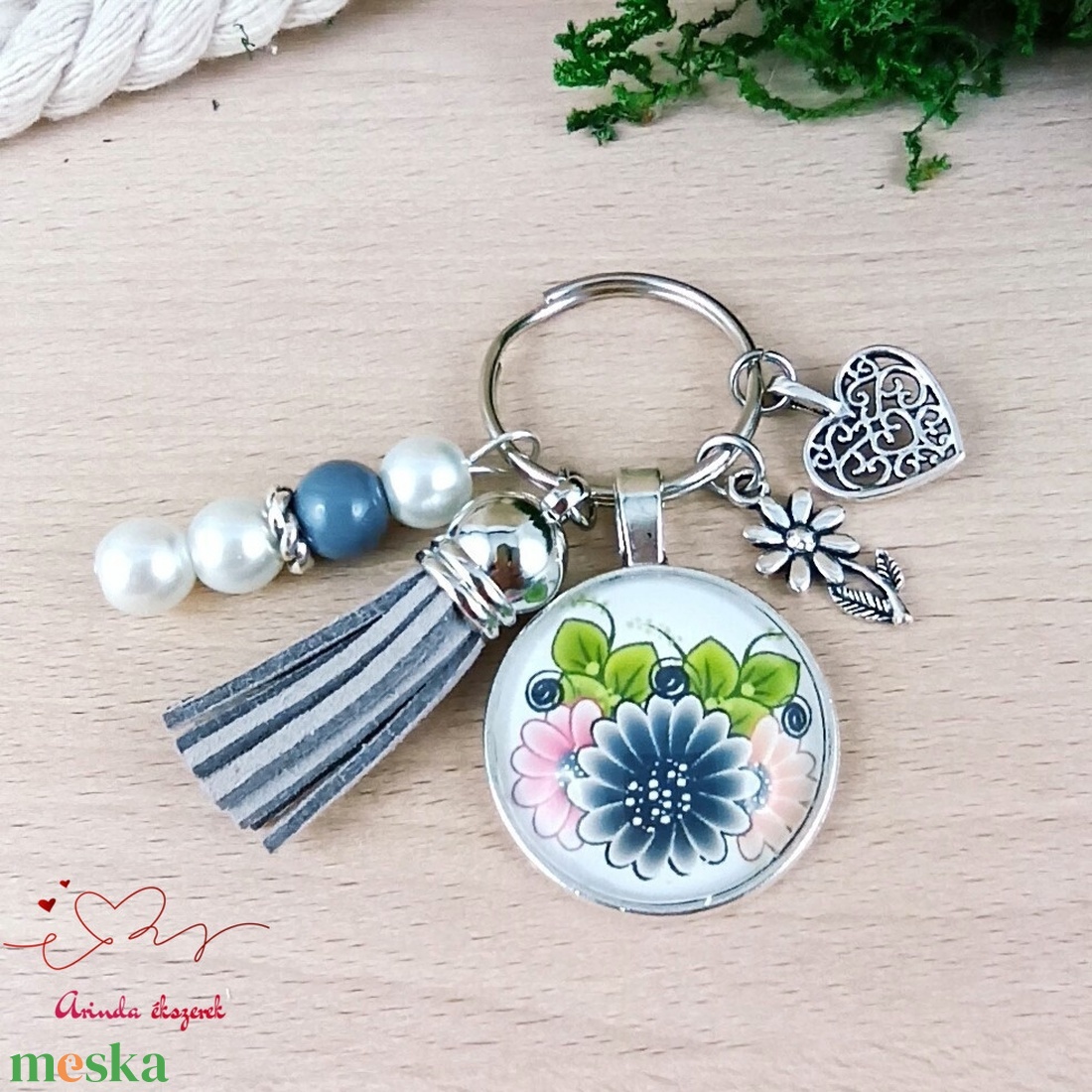 Színes virágok kulcstartó szürke bojttal � ajándék óvónéninek, dadusnak tanévzáróra - táska & tok - kulcstartó & táskadísz - kulcstartó - Meska.hu