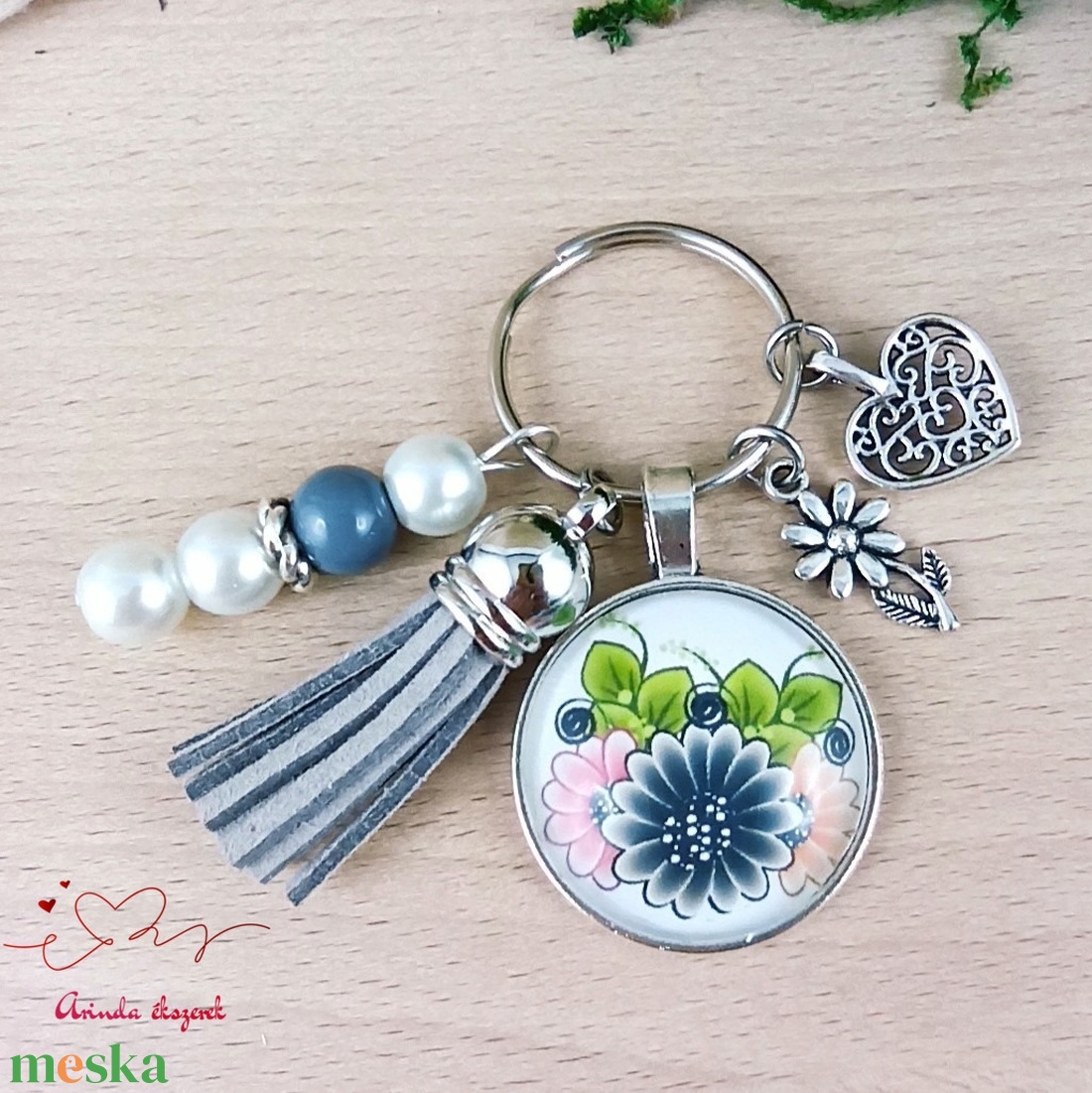 Színes virágok kulcstartó szürke bojttal � ajándék óvónéninek, dadusnak tanévzáróra - táska & tok - kulcstartó & táskadísz - kulcstartó - Meska.hu
