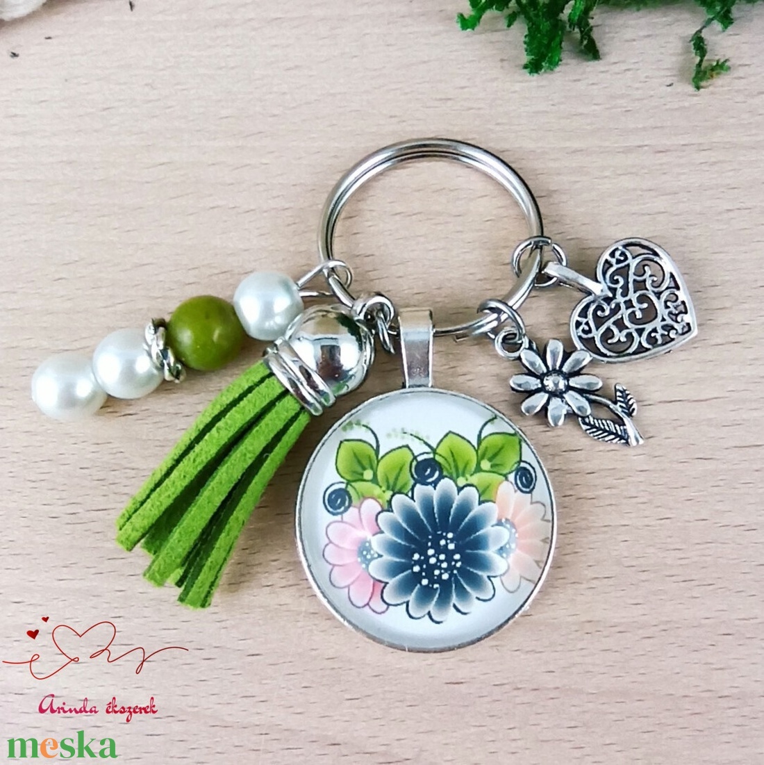 Színes virágok kulcstartó zöld bojttal � ajándék óvónéninek, dadusnak tanévzáróra - táska & tok - kulcstartó & táskadísz - kulcstartó - Meska.hu