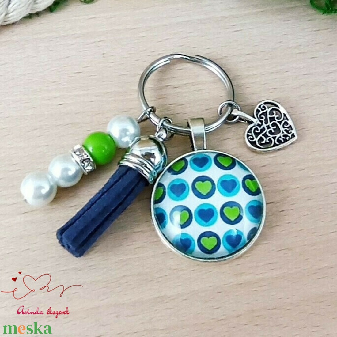 Szíves kulcstartó kék bojttal � ajándék barátnőnek, anyának - táska & tok - kulcstartó & táskadísz - kulcstartó - Meska.hu