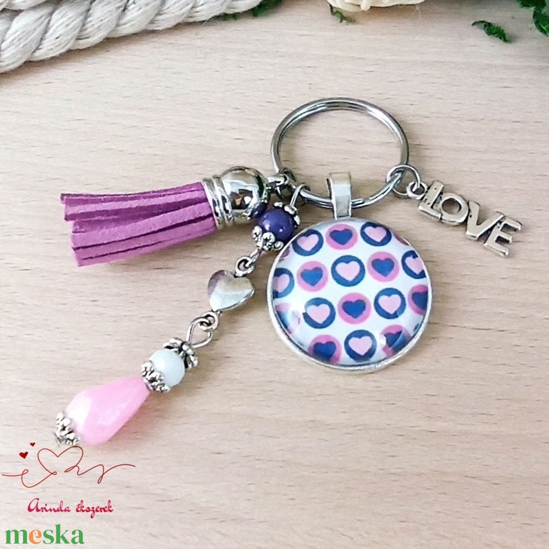 Szíves kulcstartó rózsaszín bojttal � ajándék barátnőnek, anyának - táska & tok - kulcstartó & táskadísz - kulcstartó - Meska.hu
