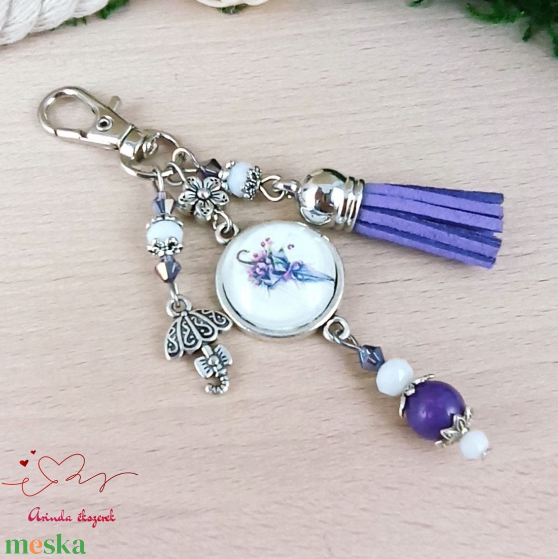 Tavaszi séta virágos kulcstartó lila bojttal � nőies ajándék nőknek - táska & tok - kulcstartó & táskadísz - kulcstartó - Meska.hu