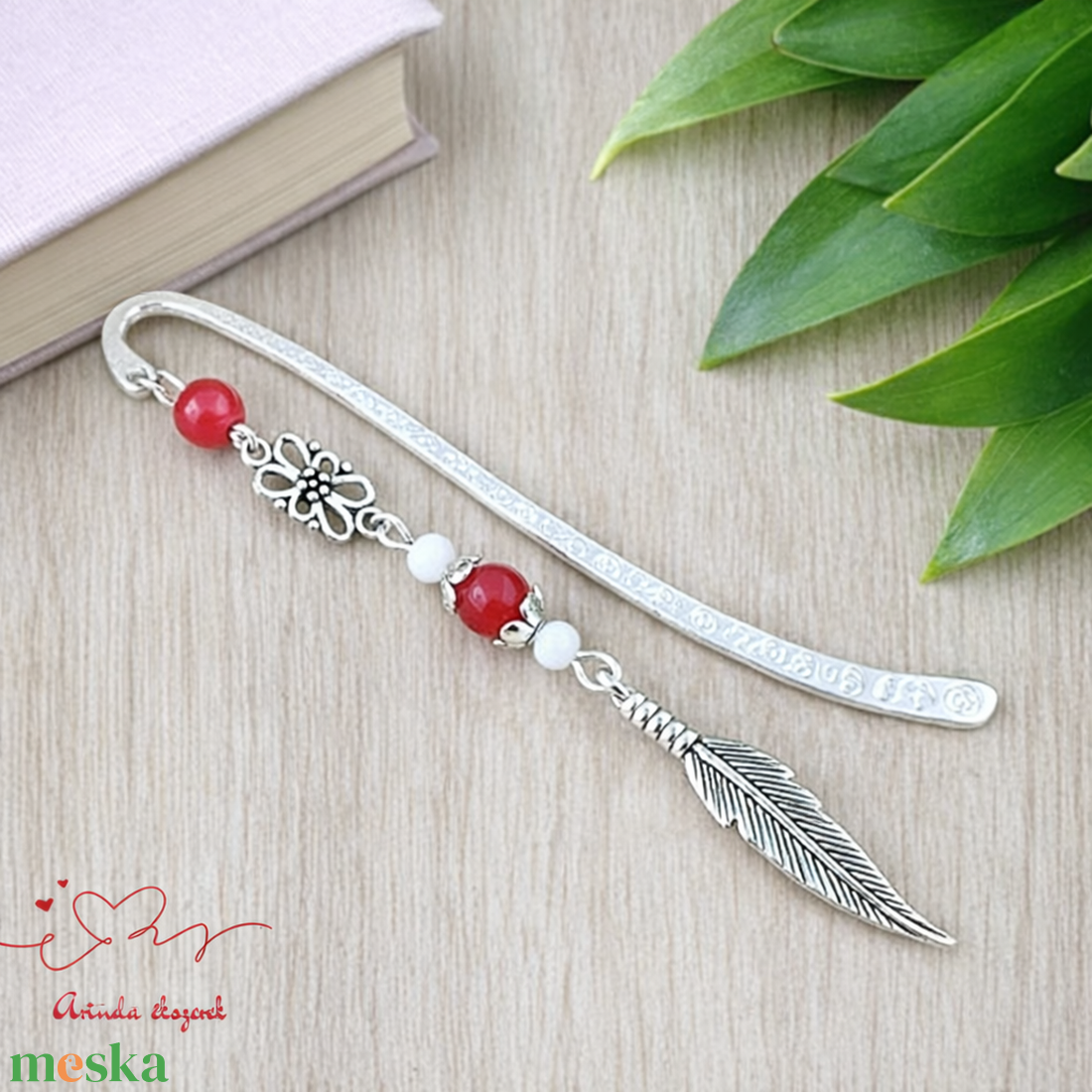 Toll charm könyvjelző � piros gyöngyökkel, pedagógusnapi ajándék - könyv & zene - könyvjelző - Meska.hu