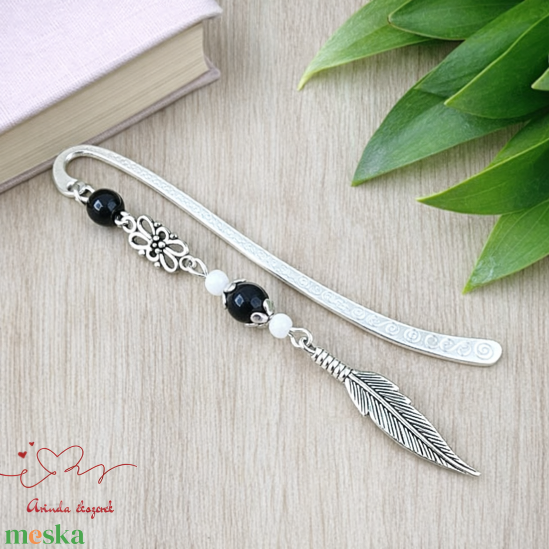 Toll charm könyvjelző � fekete gyöngyökkel, pedagógusnapi ajándék - könyv & zene - könyvjelző - Meska.hu