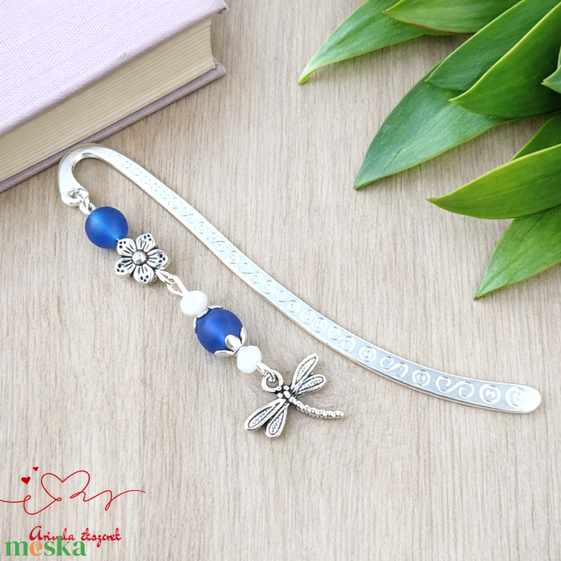 Szitakötő charm könyvjelző óvónéninek évzáróra � sötétkék gyöngyökkel - könyv & zene - könyvjelző - Meska.hu