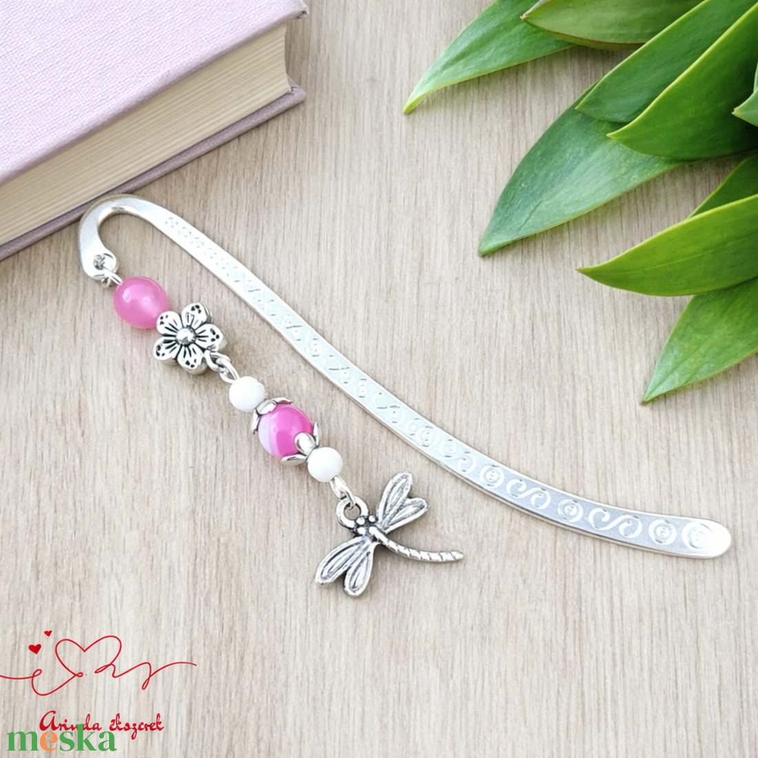 Szitakötő charm könyvjelző óvónéninek évzáróra � rózsaszín gyöngyökkel - könyv & zene - könyvjelző - Meska.hu