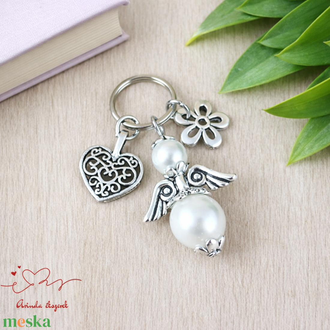 Fehér angyalkás kulcstartó - pedagógusnapi ajándék tanárnak, óvónéninek, dadusnak - táska & tok - kulcstartó & táskadísz - kulcstartó - Meska.hu