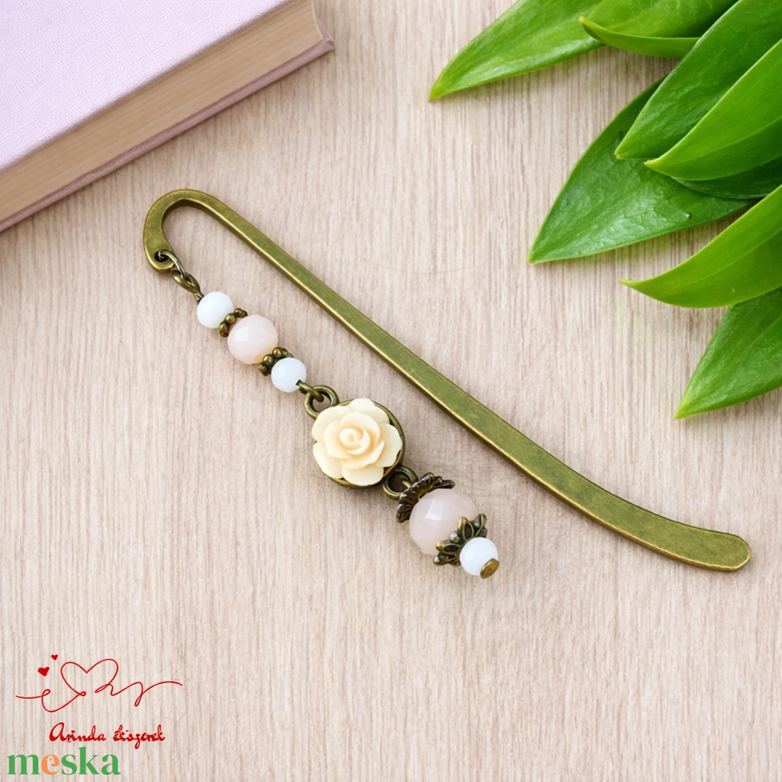 Krém rózsás könyvjelző - Anyák napi apró figyelmesség #38 - könyv & zene - könyvjelző - Meska.hu