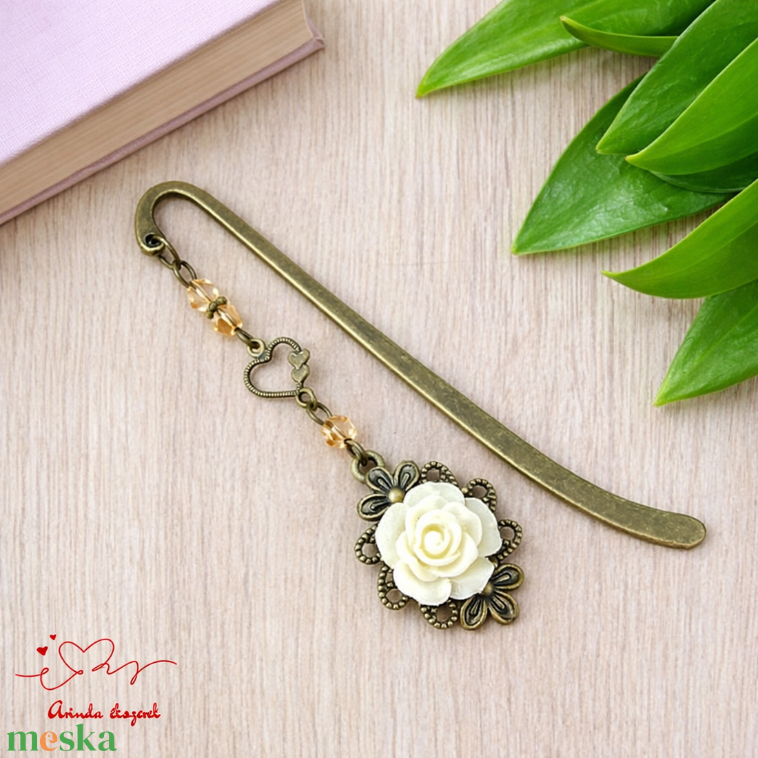 Krém rózsás könyvjelző - Anyák napi apró figyelmesség #49 - könyv & zene - könyvjelző - Meska.hu