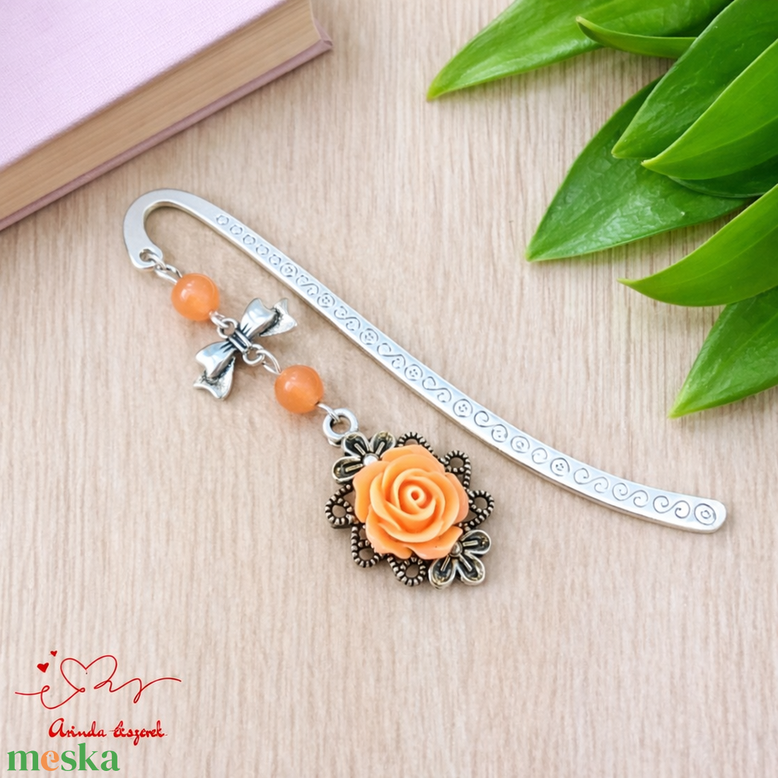 Barack rózsás könyvjelző - Anyák napi apró figyelmesség #45 - könyv & zene - könyvjelző - Meska.hu