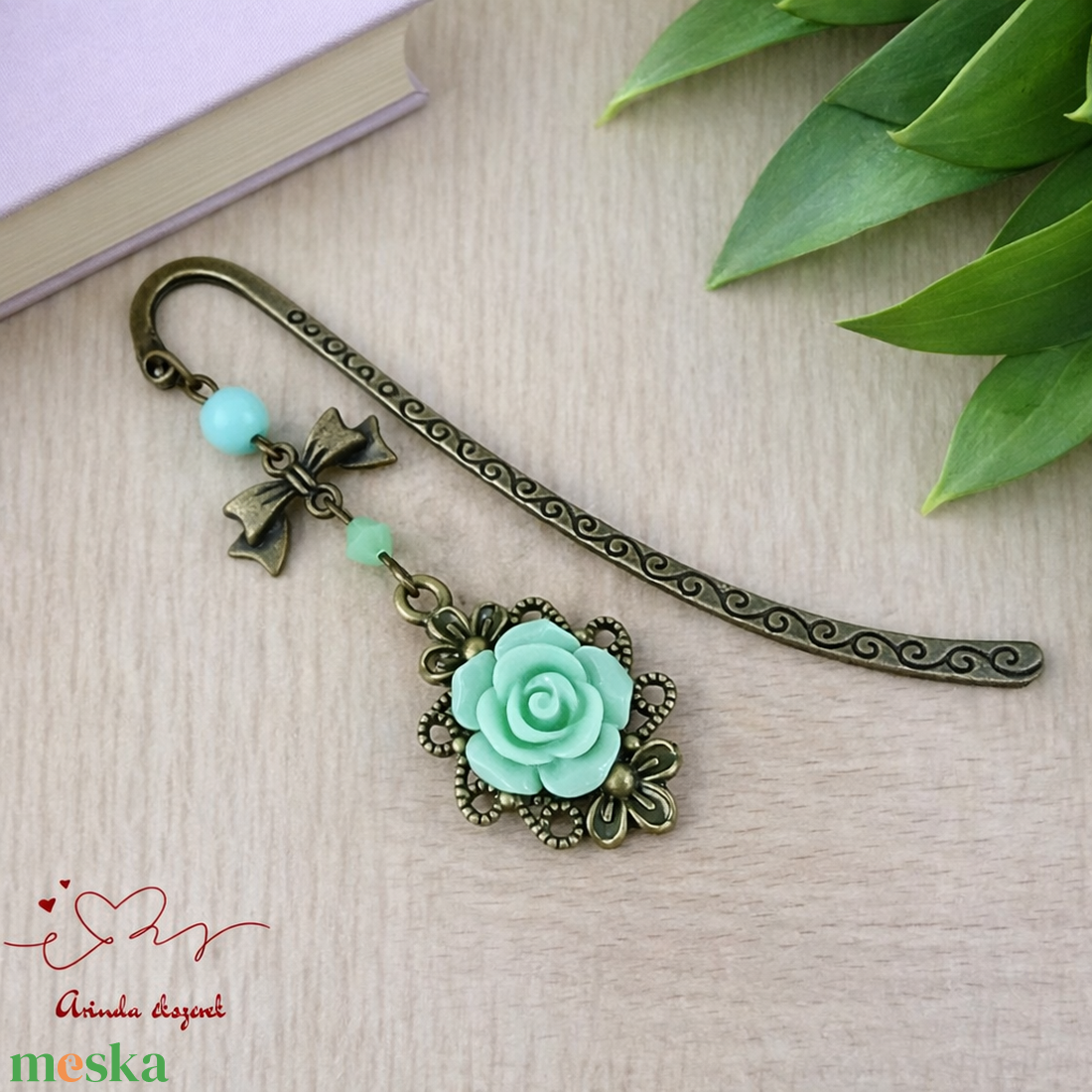 Menta rózsás könyvjelző - Anyák napi apró figyelmesség #69 - könyv & zene - könyvjelző - Meska.hu