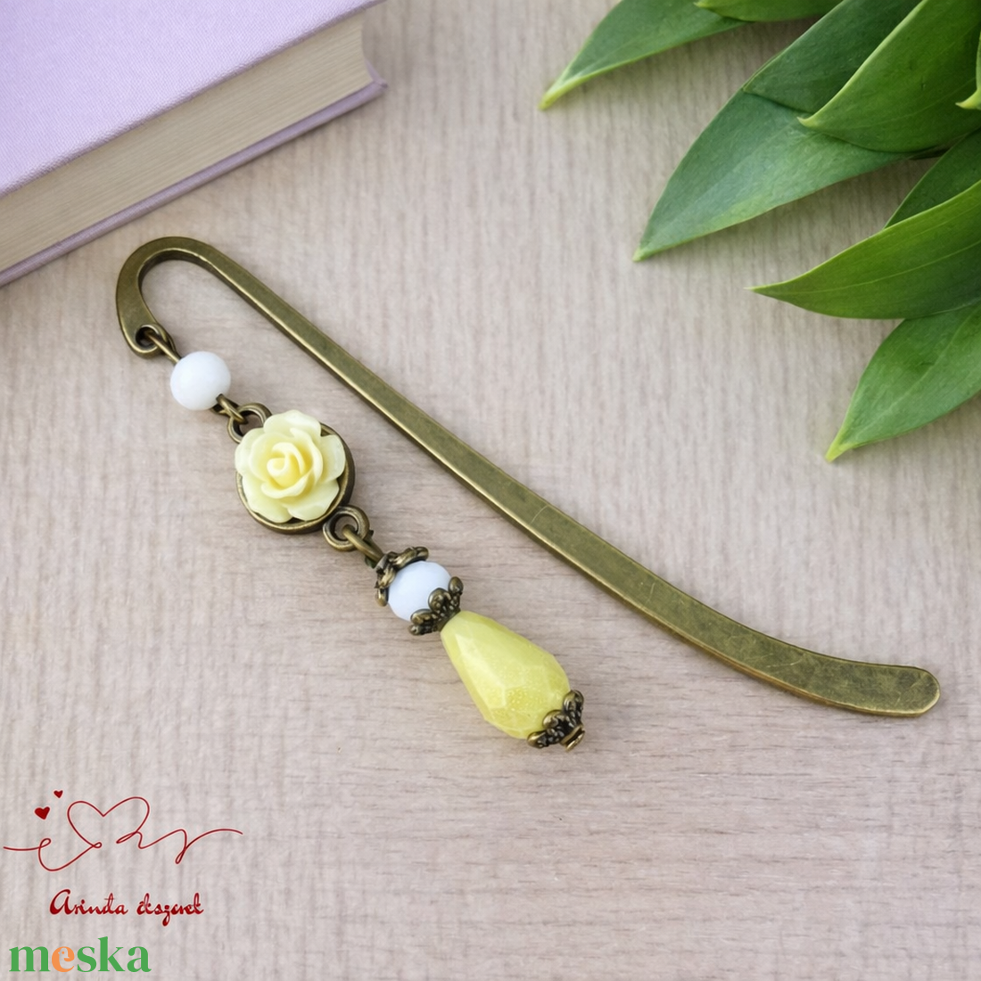 Krém rózsás könyvjelző - Anyák napi apró figyelmesség #39 - könyv & zene - könyvjelző - Meska.hu