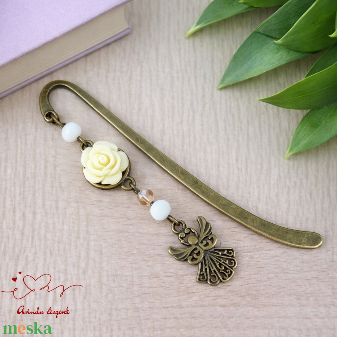 Krém rózsás könyvjelző - Anyák napi apró figyelmesség #37 - könyv & zene - könyvjelző - Meska.hu