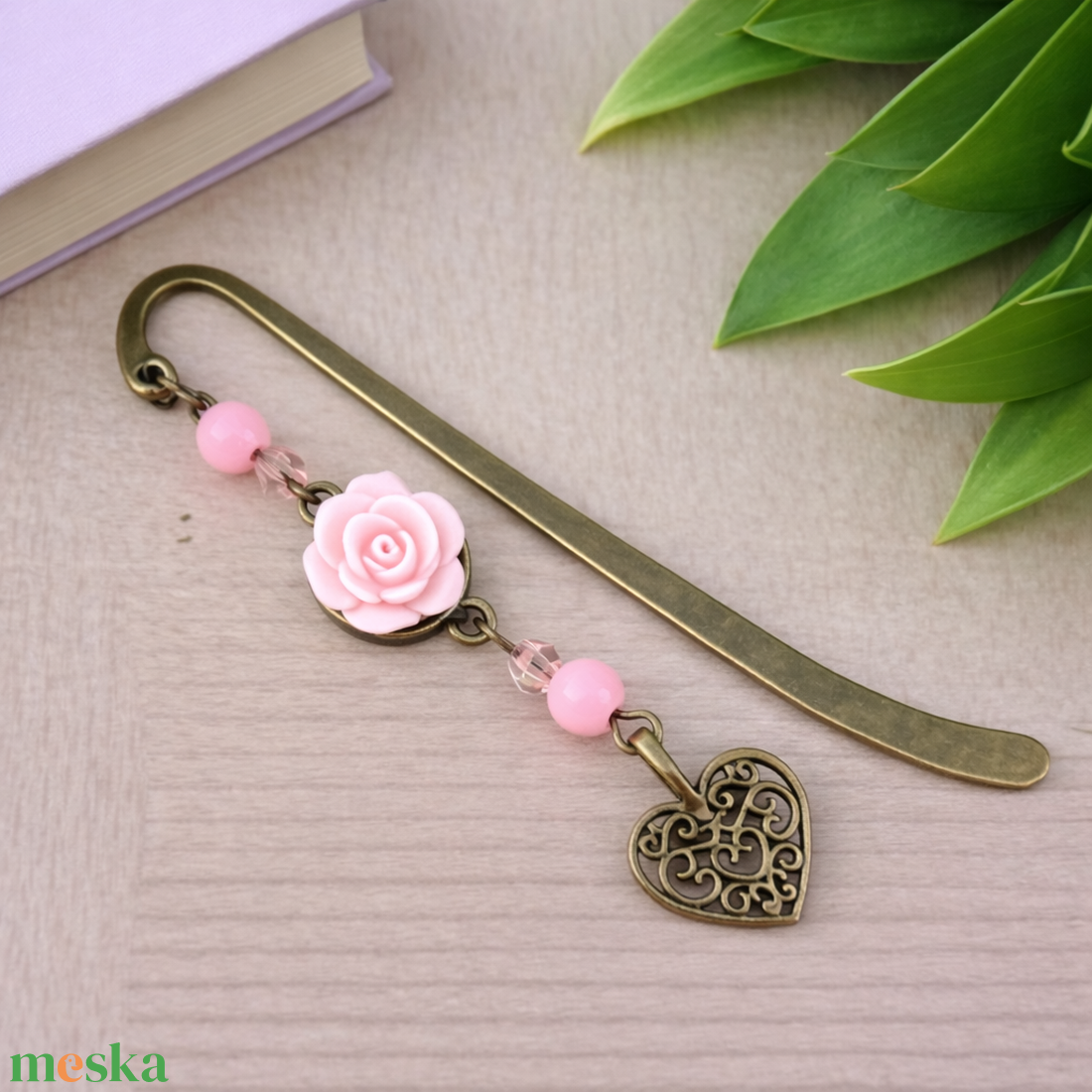 Rózsaszín rózsás könyvjelző - Anyák napi apró figyelmesség #25 - könyv & zene - könyvjelző - Meska.hu