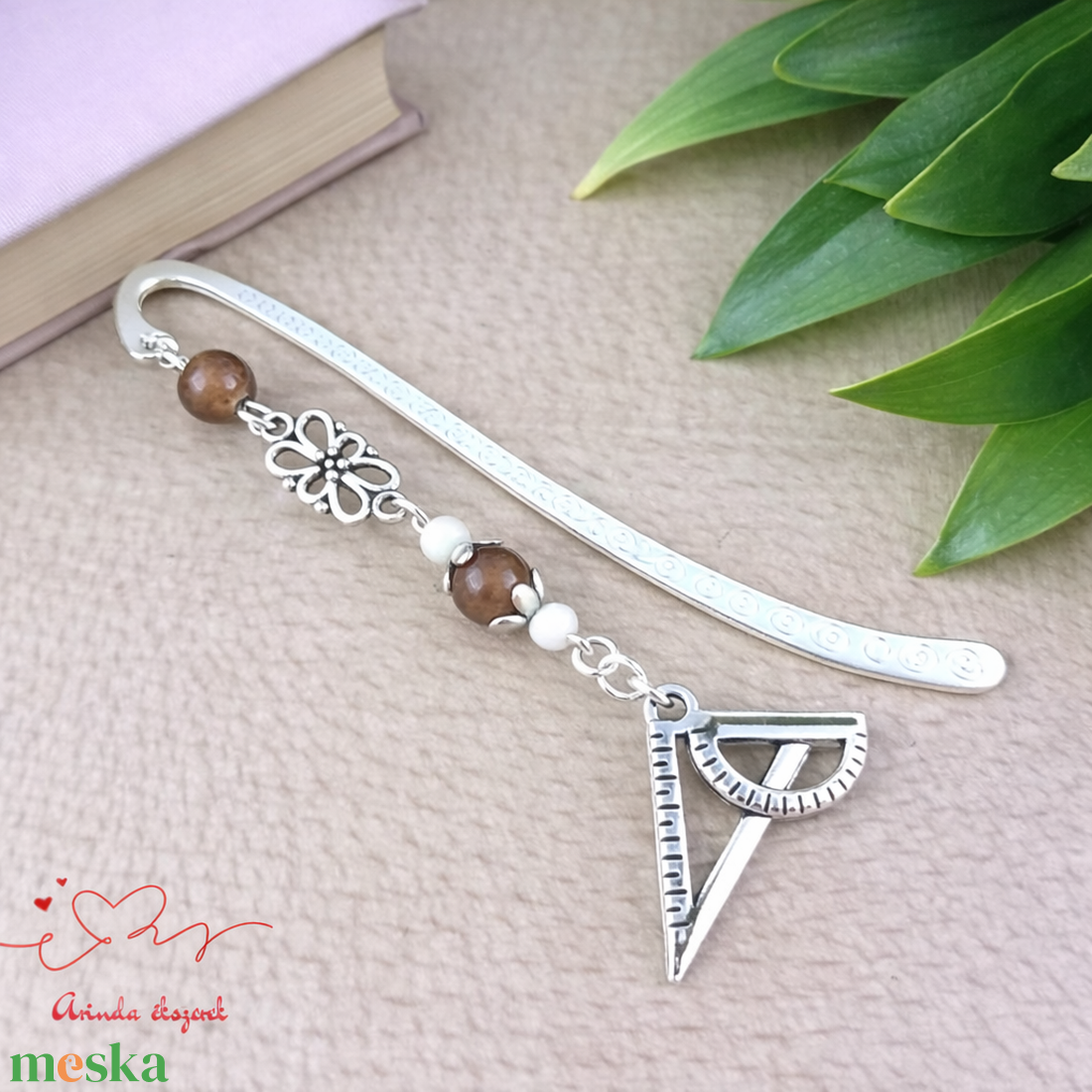 Vonalzó könyvjelző � barna gyöngyökkel, kézzel készült tanári ajándék - könyv & zene - könyvjelző - Meska.hu