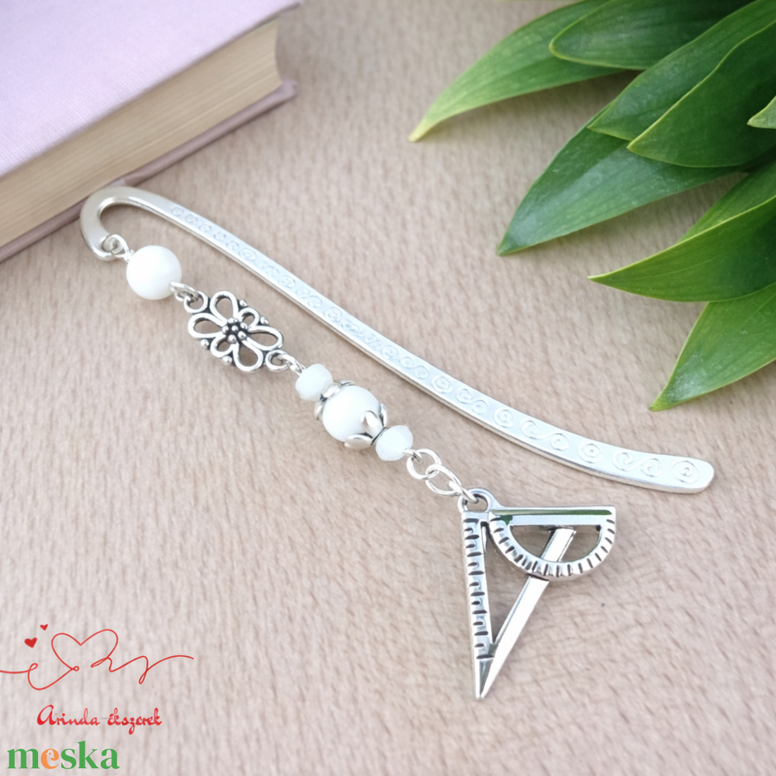 Vonalzó könyvjelző � fehér gyöngyökkel, kézzel készült tanári ajándék - könyv & zene - könyvjelző - Meska.hu