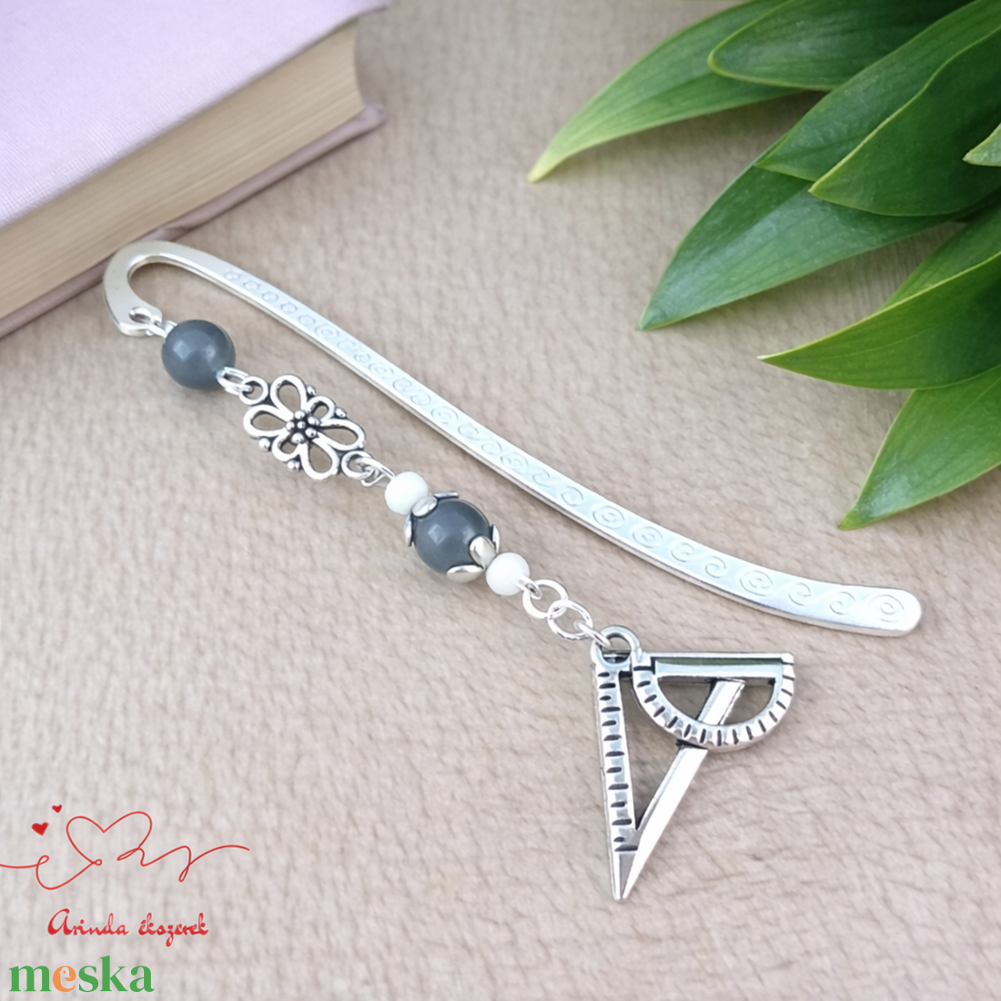 Vonalzó könyvjelző � szürke gyöngyökkel, kézzel készült tanári ajándék - könyv & zene - könyvjelző - Meska.hu