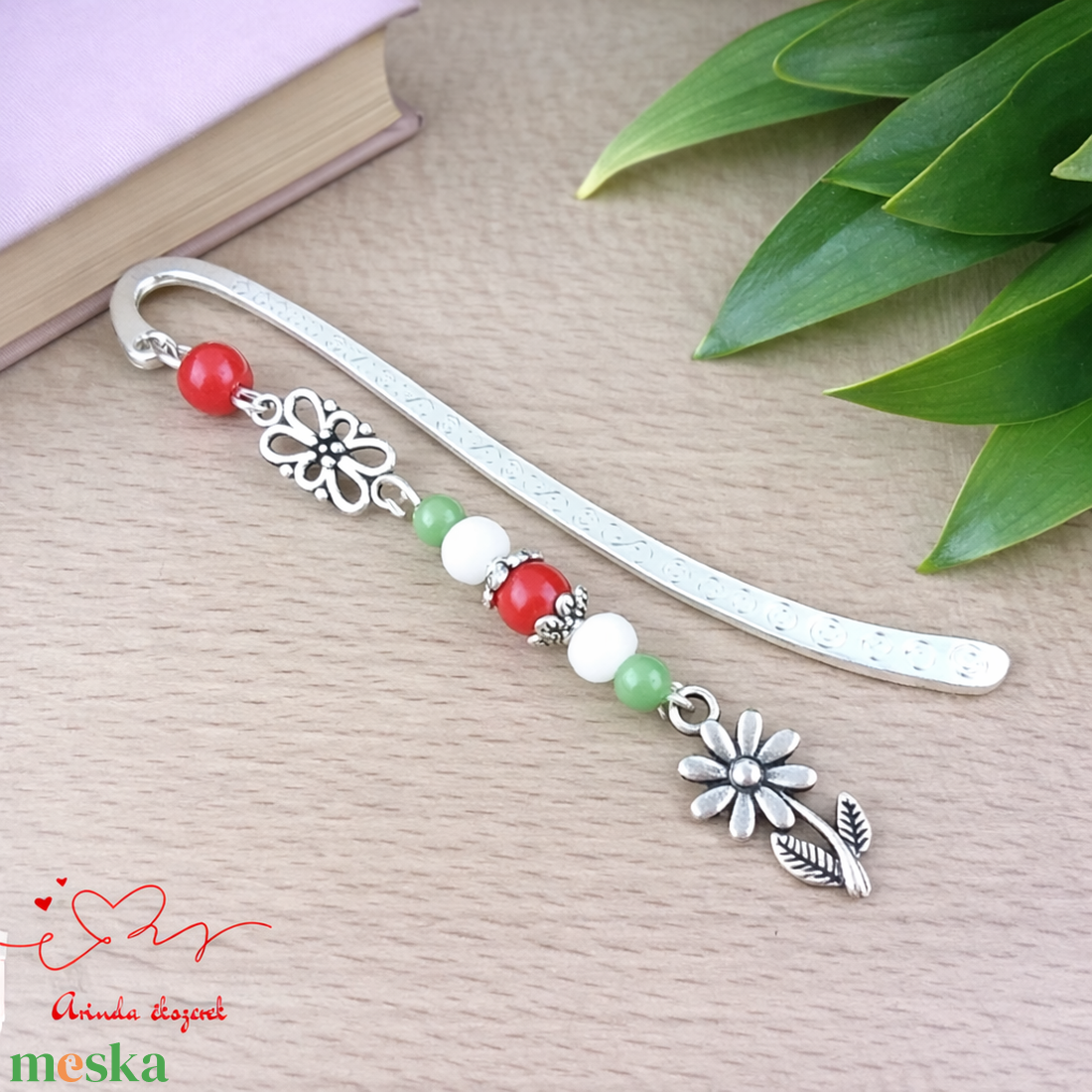 Virágos könyvjelző nőnapra � piros gyöngyökkel, kézzel készült ajándék - könyv & zene - könyvjelző - Meska.hu